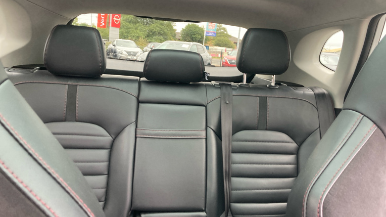 MG Hs 1.5 T-GDI Exclusive 5dr DCT Petrol Hatchback